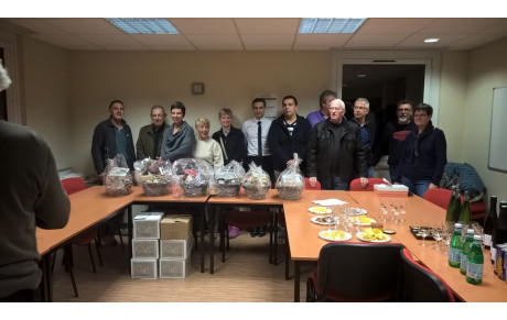 REMISE DES PANIERS GARNIS DE LA TOMBOLA DU SALON