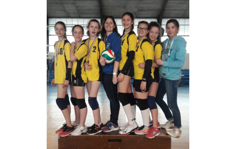 LES BENJAMINES DE l'AS COLLEGE DE VARCES CHAMPIONNES D'ACADEMIE